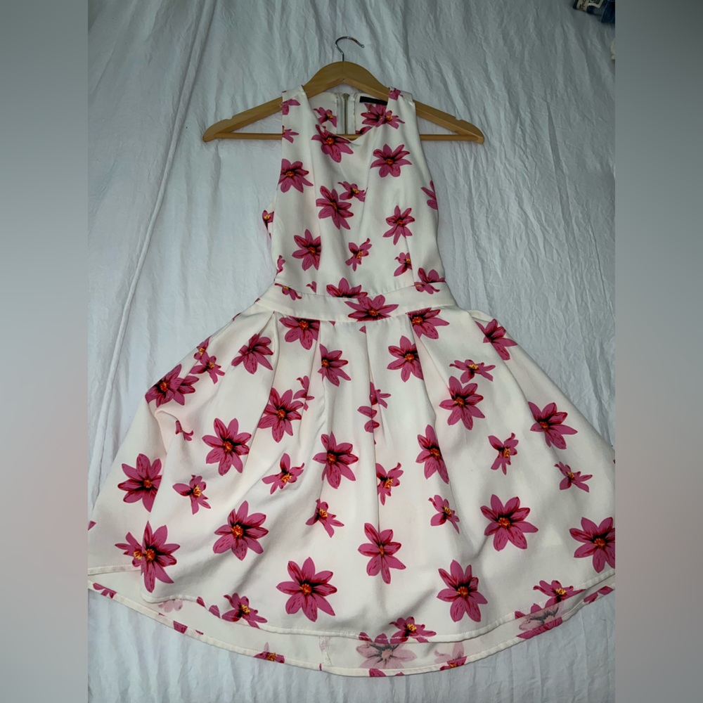 Floral backless white dress